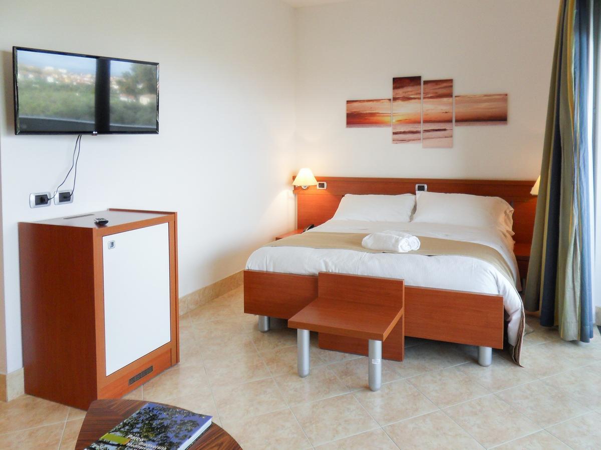 Park Hotel Mirabeau Montepaone Ngoại thất bức ảnh