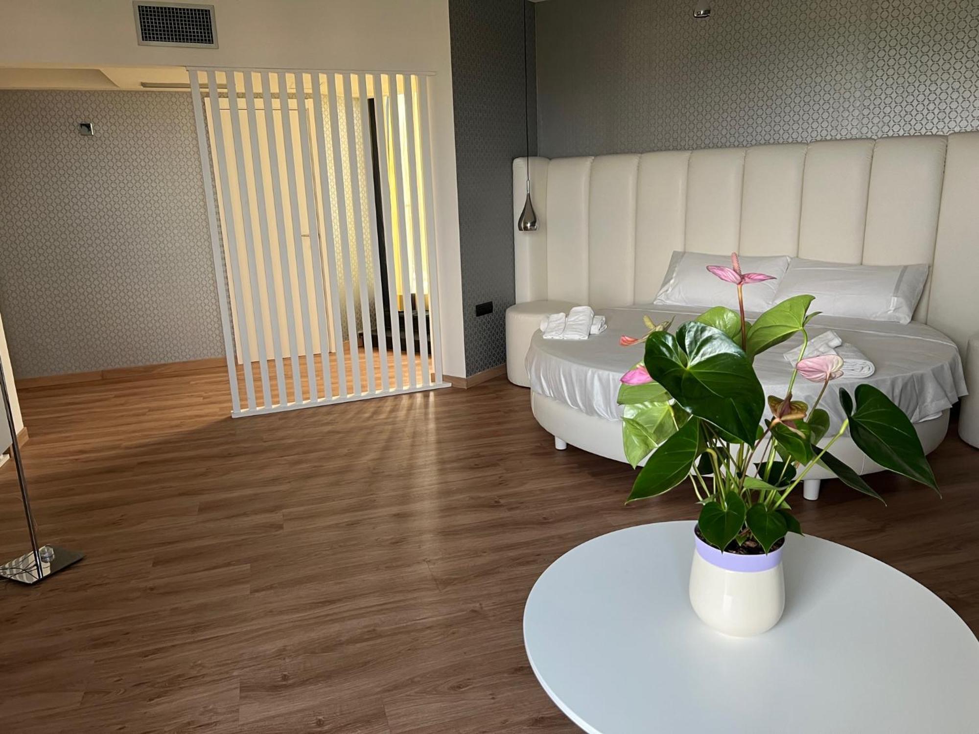 Park Hotel Mirabeau Montepaone Ngoại thất bức ảnh